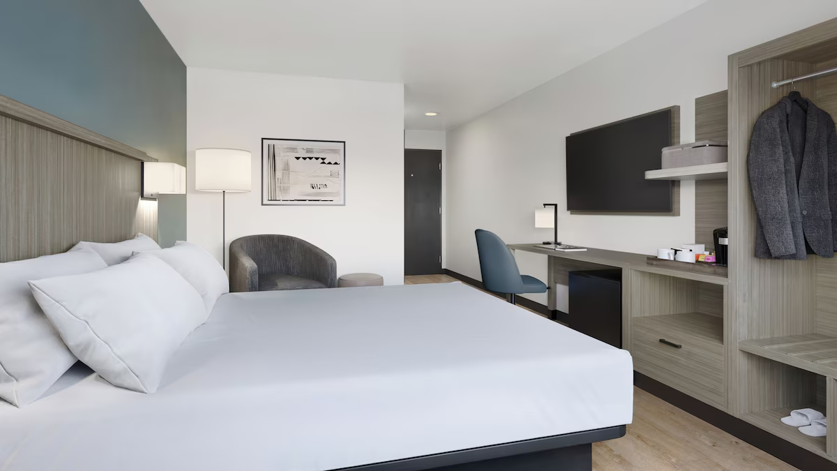 Hyatt Select Guestroom Set