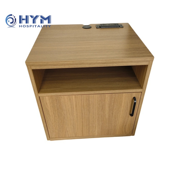 GR-302 Hampton by Hilton Guestroom King Left-Hand Nightstand