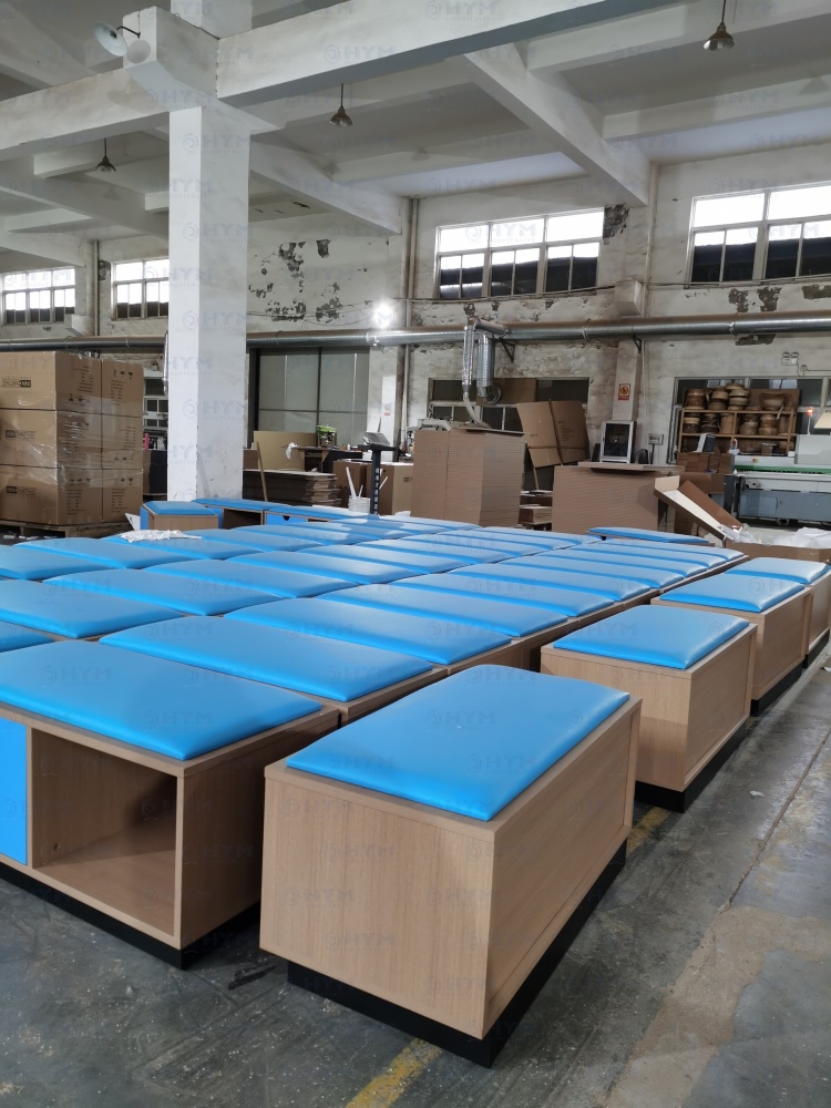 Mass production and factory staging of institutional-grade guestroom benches for Days Inn by Wyndham PIP projects, ensuring 100% finish consistency across high-volume orders.