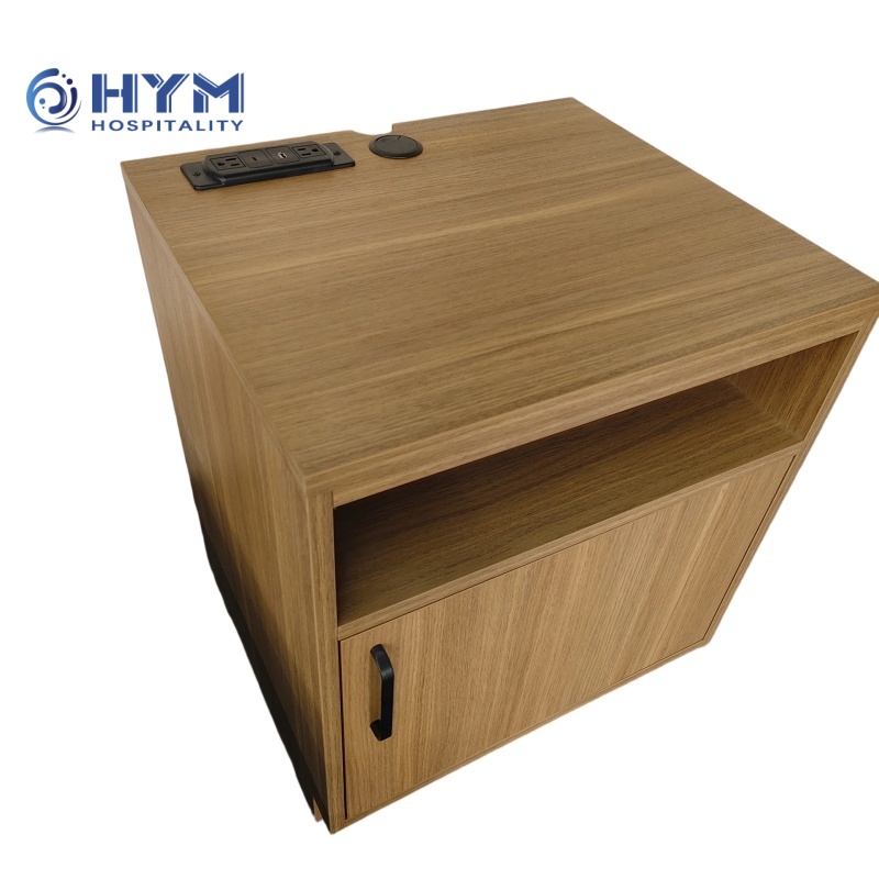 GR-303 Hampton by Hilton Guestroom King Right-Hand Nightstand